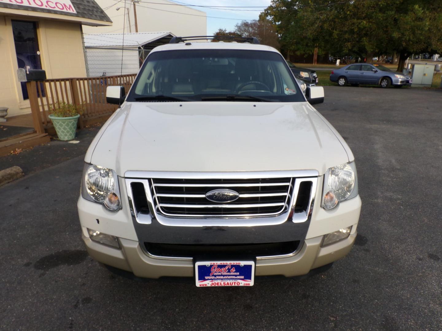 2010 white Ford Explorer Eddie Bauer 4.0L 4WD (1FMEU7EE6AU) with an 4.0L V6 SOHC 16V engine, 5-Speed Automatic transmission, located at 5700 Curlew Drive, Norfolk, VA, 23502, (757) 455-6330, 36.841885, -76.209412 - Photo#4